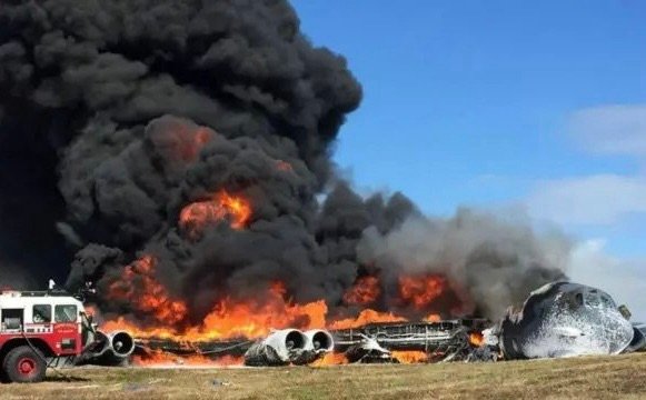 تحطم طائرة تابعة لسلاح الجو الأمريكي بالقرب من قاعدة تينكر الجوية