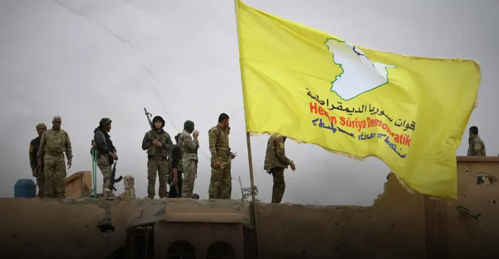 “قسد” تدين الهتافات التحريضية في سوريا: ممارسات تهدف لتأجيج الكراهية