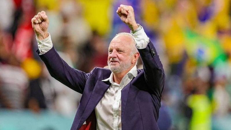 الاتحاد العراقي يمدد عقد أرنولد ويبقيه مدرباً للمنتخب استعداداً للملحق العالمي